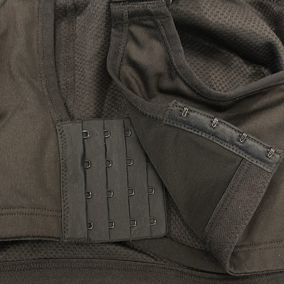 LIVI Active Sports Bra - Picture 6 of 8